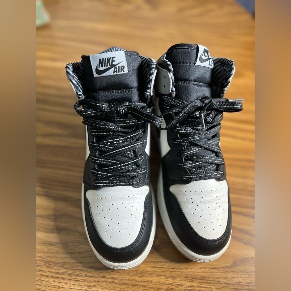 Size 6- Air Jordan 1 Retro High OG Barons 2013 RARE 575441-104.
No original box - Picture 2 of 6